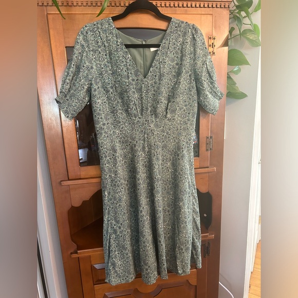 Loft floral puff sleeve v-neck midi dress, size 4 - Picture 2 of 5